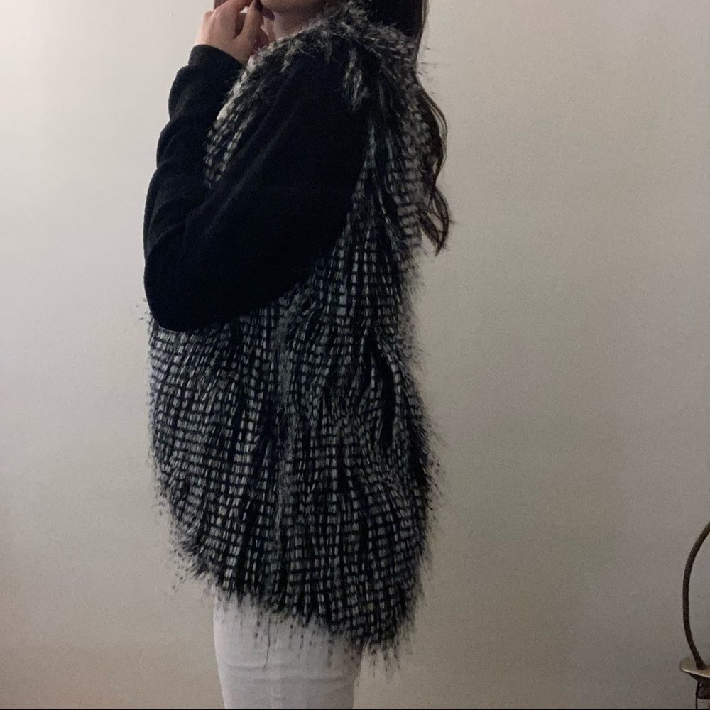 Black and White Patterned Fur Vest - Picture 3 of 4